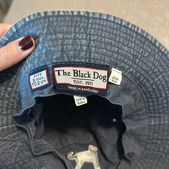 The black dog bucket hat - Picture 3 of 3